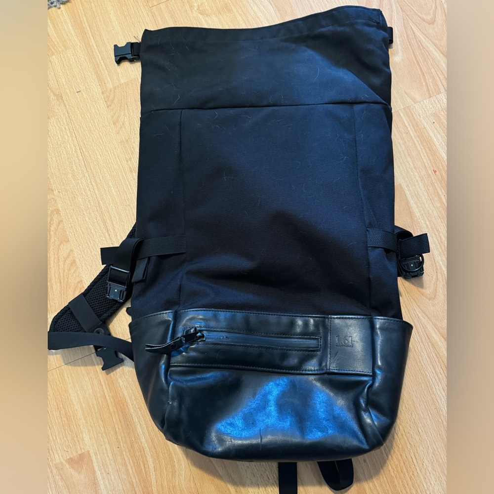 1.61 SOFT GOODS LOS ANGELES 
ROLL TOP METRO BACKPACK
